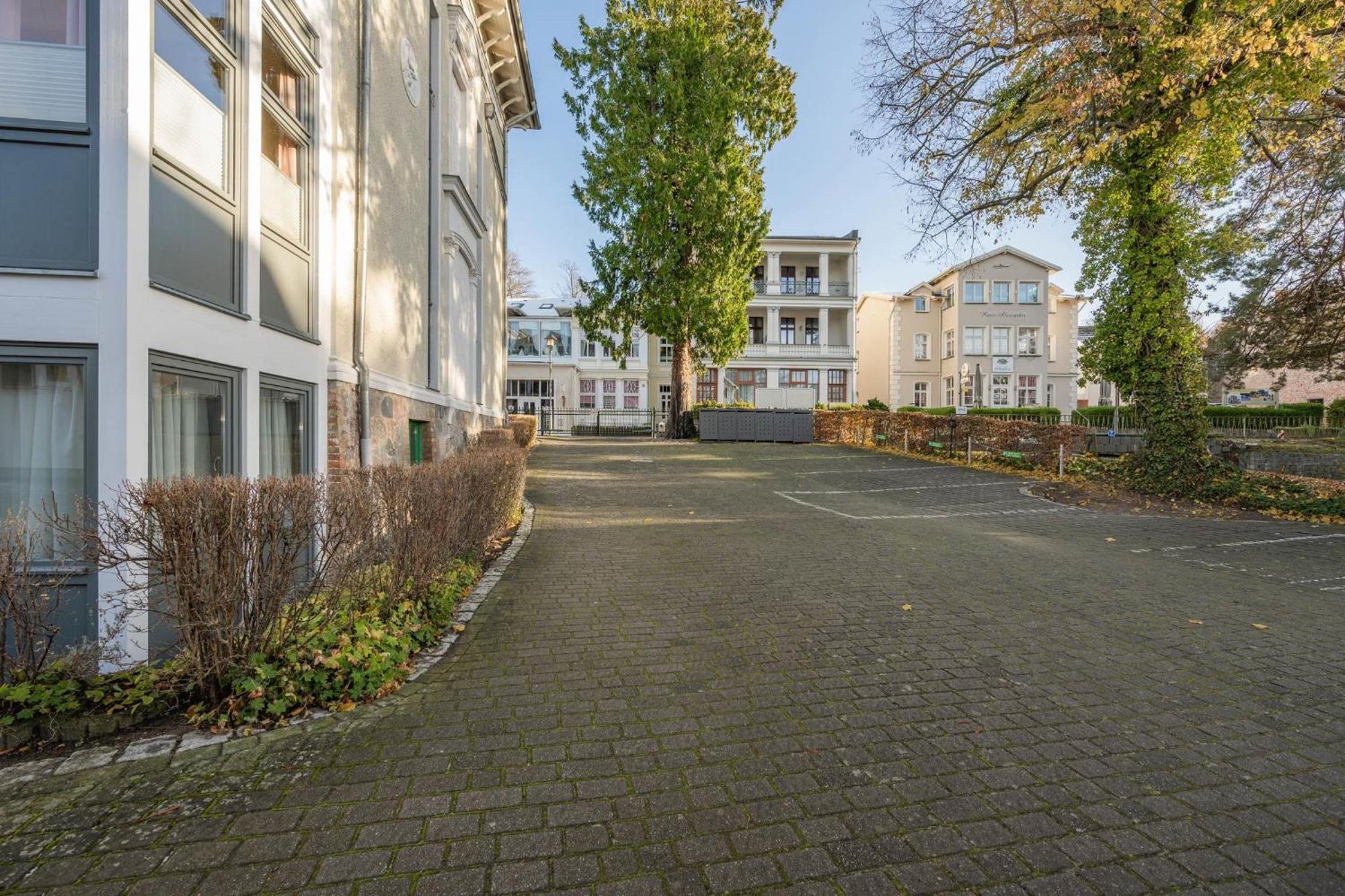 Gemuetliche Fewo Mit Dachterrasse, Parkplatz, Zentral - Aber Ruhig Gel. Apartman Heringsdorf  Kültér fotó